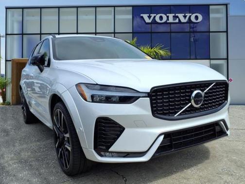 2022 Volvo XC60 B5 R-Design