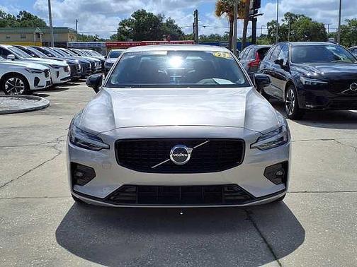 Silver Dawn 2023 Volvo S60 Core