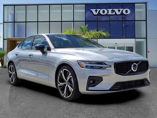 Silver Dawn 2023 Volvo S60 Core