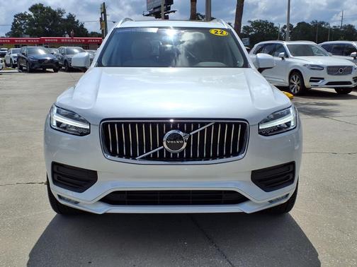 2022 Volvo XC90 T5 Momentum