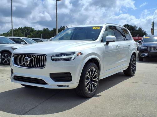 2022 Volvo XC90 T5 Momentum