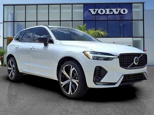 Crystal White 2025 Volvo XC60 Ultra