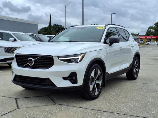 2023 Volvo XC40 B4 Plus Dark Theme
