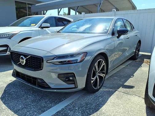 Vapour Grey 2024 Volvo S60 Plus