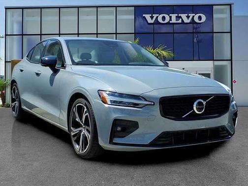 Vapour Grey 2024 Volvo S60 Plus
