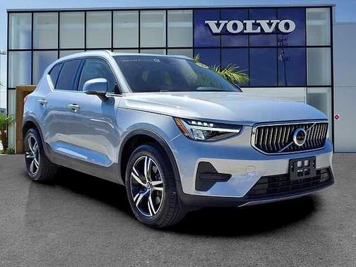 Silver Dawn 2025 Volvo XC40 Core