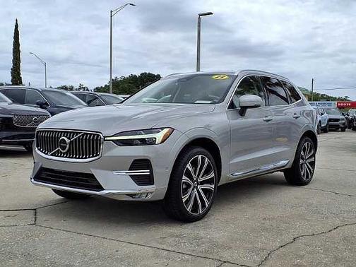 Silver Dawn 2023 Volvo XC60 B5 Ultimate Bright Theme