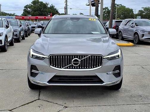 Silver Dawn 2023 Volvo XC60 B5 Ultimate Bright Theme
