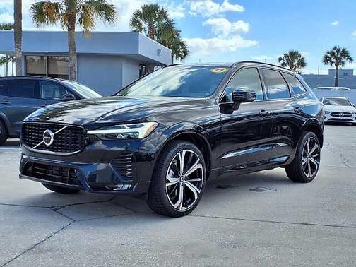 2023 Volvo XC60 B5 Ultimate Dark Theme