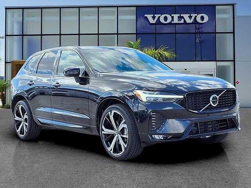 2023 Volvo XC60 B5 Ultimate Dark Theme