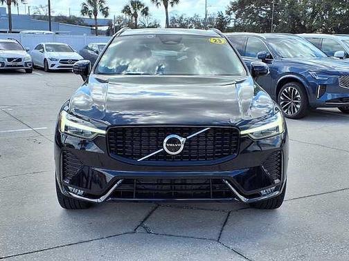 2023 Volvo XC60 B5 Ultimate Dark Theme