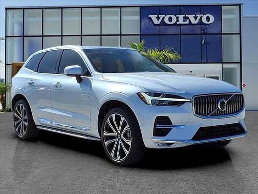 2023 Volvo XC60 B5 Ultimate Bright Theme