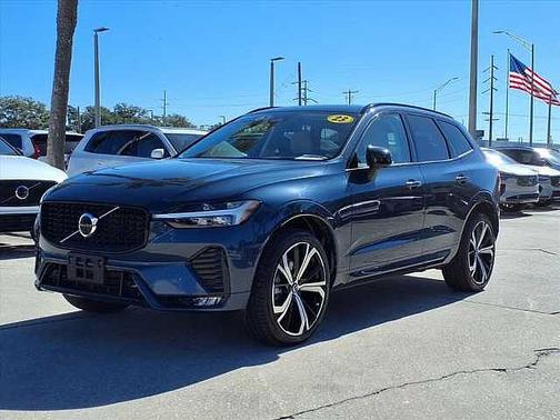 2023 Volvo XC60 B5 Ultimate Dark Theme