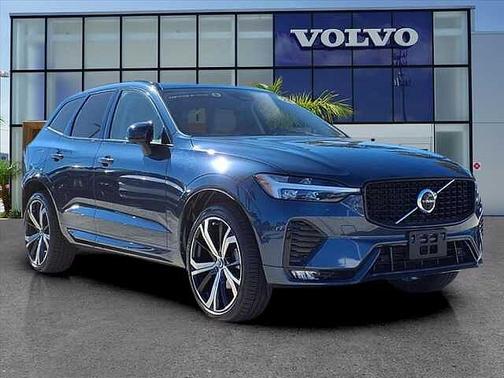 2023 Volvo XC60 B5 Ultimate Dark Theme