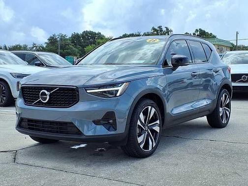 Thunder Grey 2023 Volvo XC40 B5 Ultimate Dark Theme