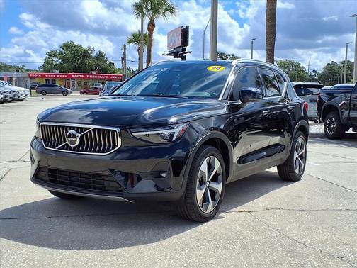 2024 Volvo XC40 B5 Plus Bright Theme