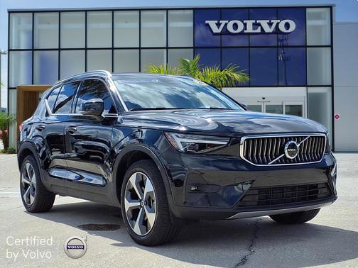 2024 Volvo XC40 B5 Plus Bright Theme
