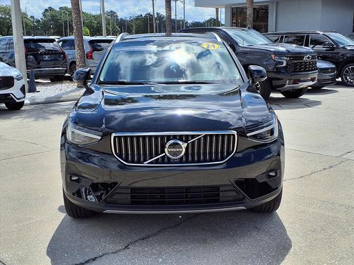 2024 Volvo XC40 B5 Plus Bright Theme