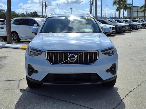 2024 Volvo XC40 B5 Plus Bright Theme