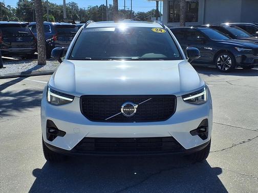 2024 Volvo XC40 B5 Plus Dark Theme