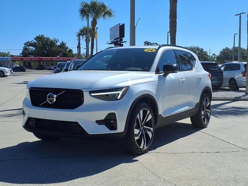 2024 Volvo XC40 B5 Plus Dark Theme
