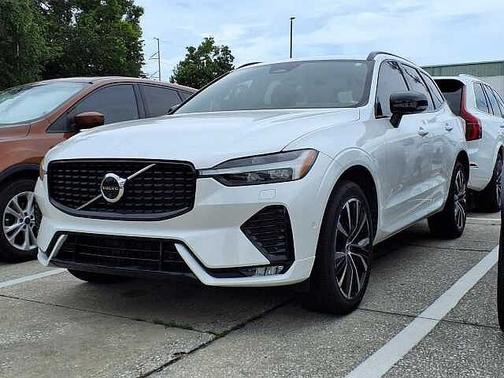 Crystal White 2023 Volvo XC60 Plus