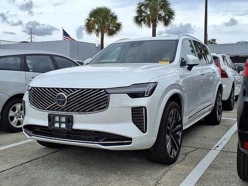 Crystal White 2025 Volvo XC90 Plus