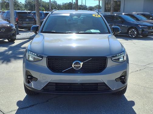 2024 Volvo XC40 B5 Plus Dark Theme