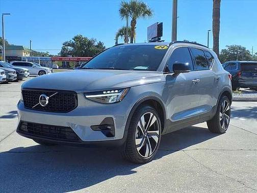 2024 Volvo XC40 Plus