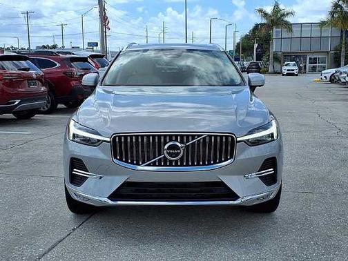 Silver Dawn 2023 Volvo XC60 B5 Ultimate Bright Theme