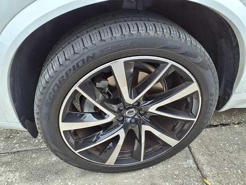 2023 Volvo XC90 Plus