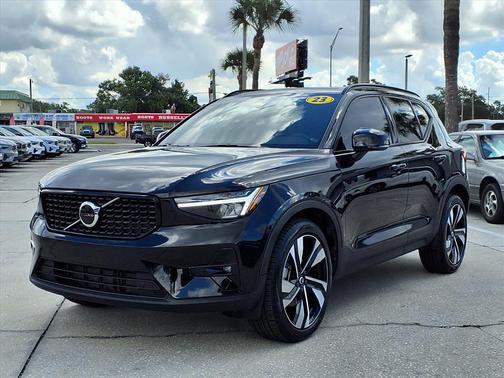 2023 Volvo XC40 B5 Plus Dark Theme