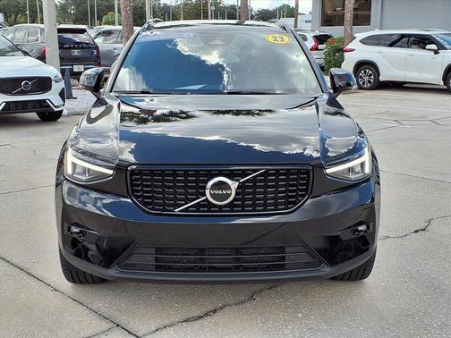 2023 Volvo XC40 B5 Plus Dark Theme
