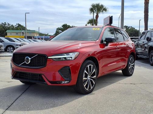 2023 Volvo XC60 B5 Plus Dark Theme