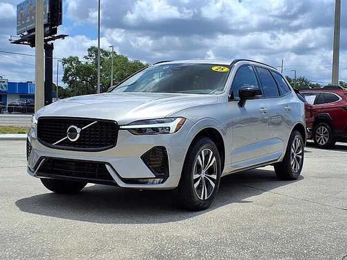Silver Dawn 2025 Volvo XC60 Core