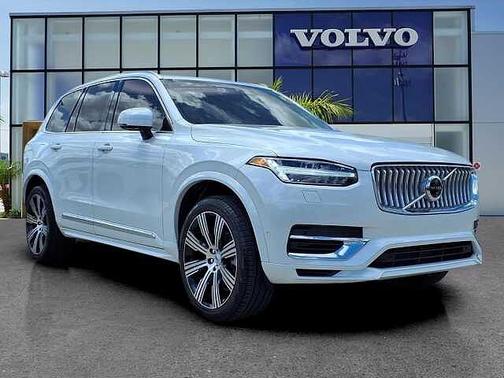 Crystal White 2025 Volvo XC90 Plus