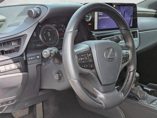 Eminent White Pearl 2025 Lexus ES 300h Luxury