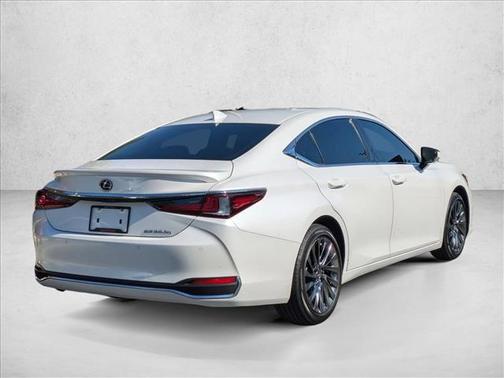 Eminent White Pearl 2025 Lexus ES 300h Luxury