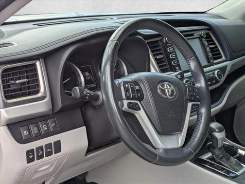 Midnight Black Metallic 2018 Toyota Highlander Limited Platinum