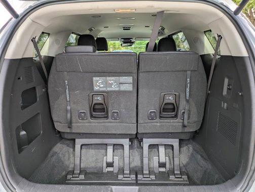 Ceramic Silver 2023 Kia Carnival EX