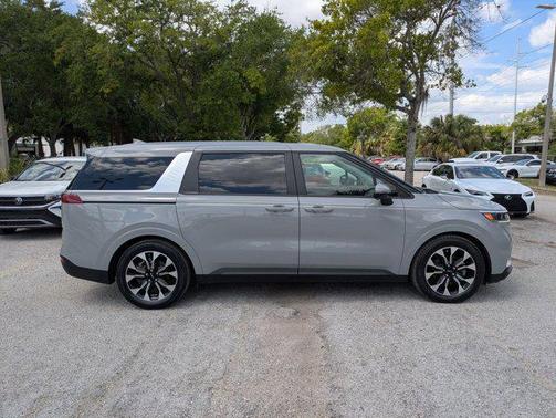 Ceramic Silver 2023 Kia Carnival EX