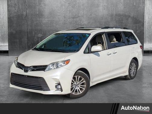 2020 Toyota Sienna XLE