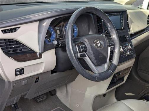 2020 Toyota Sienna XLE