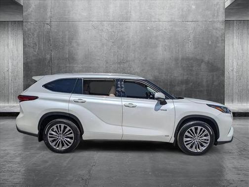 2021 Toyota Highlander Hybrid Platinum