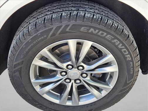 Crystal White Tricoat 2021 Cadillac XT5 Premium Luxury