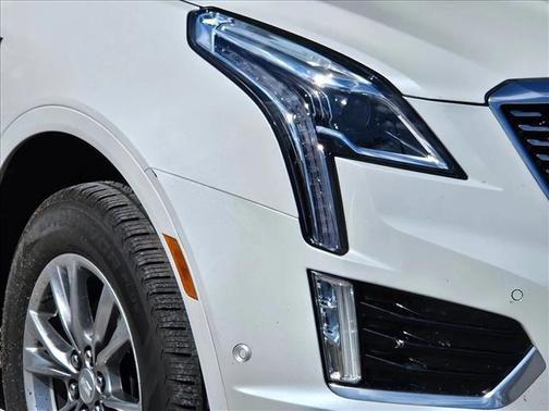 Crystal White Tricoat 2021 Cadillac XT5 Premium Luxury