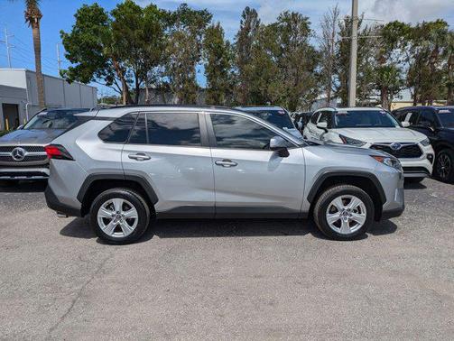2020 Toyota RAV4 XLE