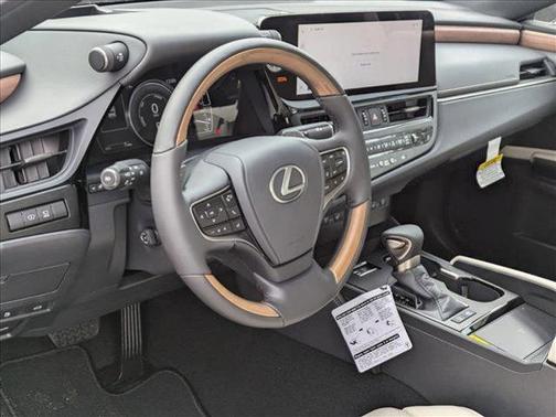 2025 Lexus ES 300h Luxury
