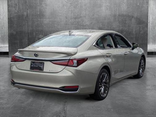 2025 Lexus ES 300h Luxury