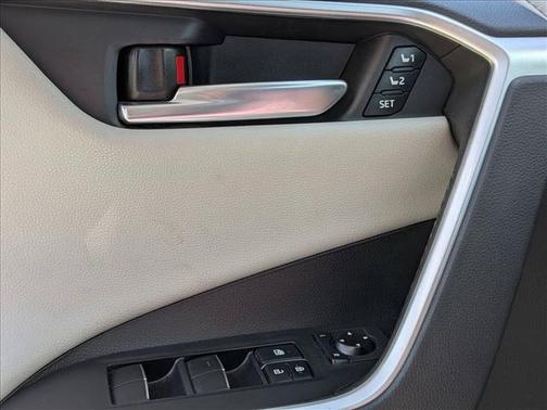 Blizzard Pearl 2021 Toyota RAV4 Limited